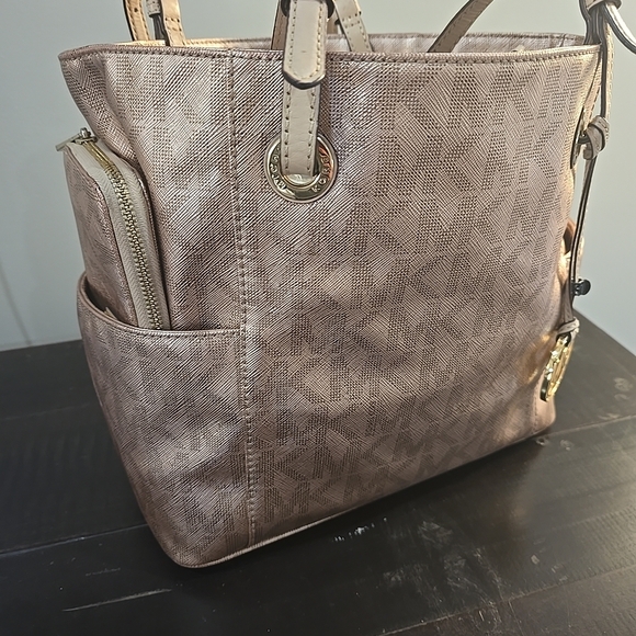 Michael Kors Rose Gold Metallic Tote and Wallet Set - Picture 13 of 14